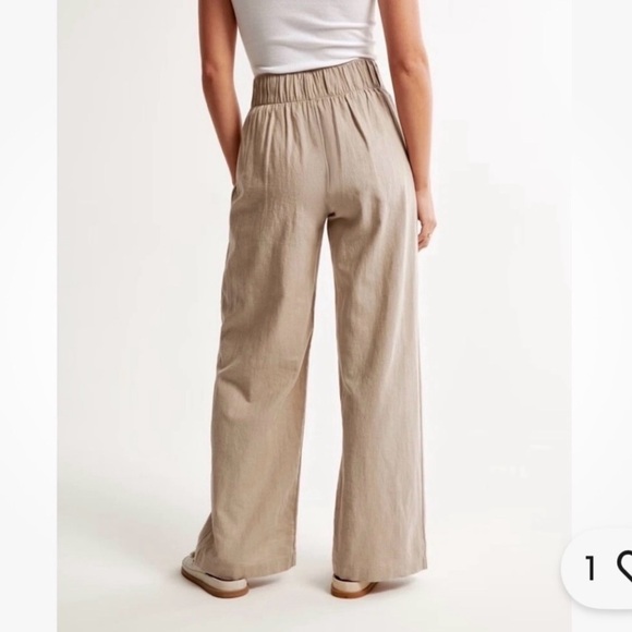 Abercrombie & Fitch Wide Leg Pleated Pants - Beige - Picture 3 of 9
